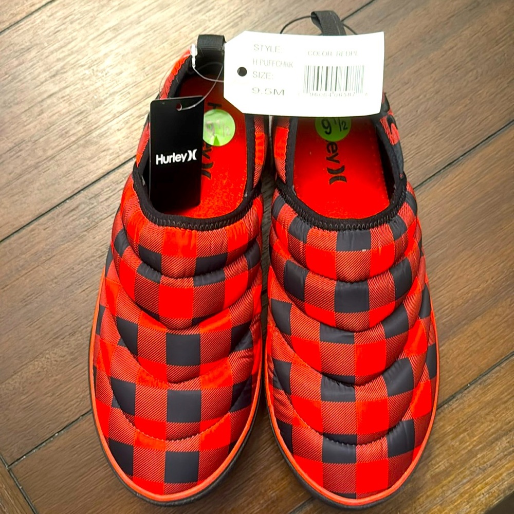 NWT Hurley Puff Chukka Slip on slippers Red Buffalo Plaid